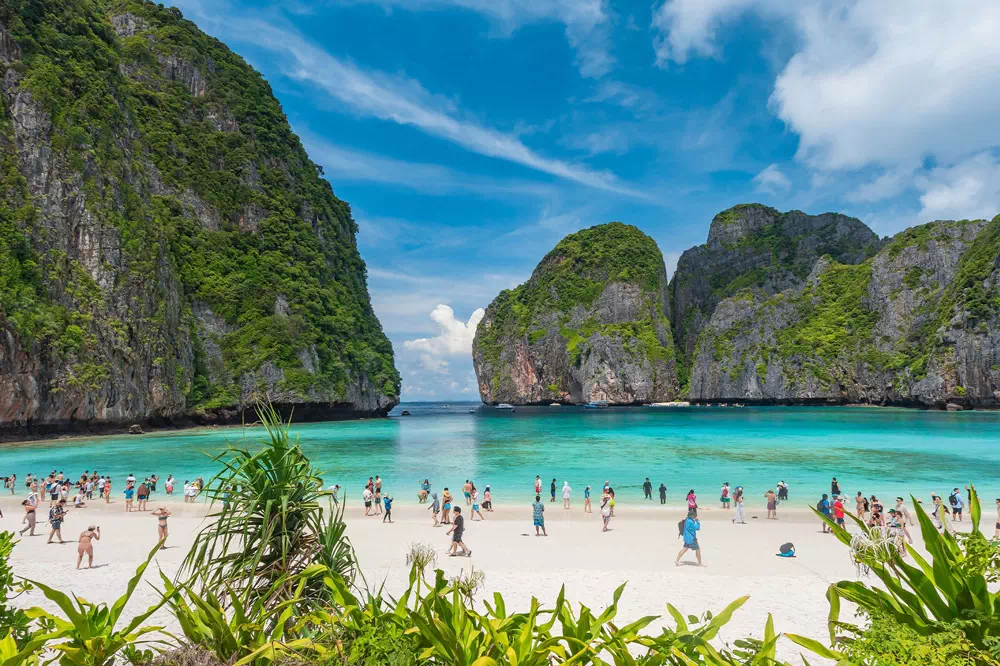 Знаменитый пляж Майя Бэй (Maya Bay) на островах Пхи-Пхи